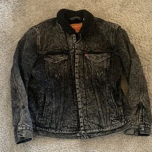 Men’s Levi’s LARGE Sherpa lined denim jacket
